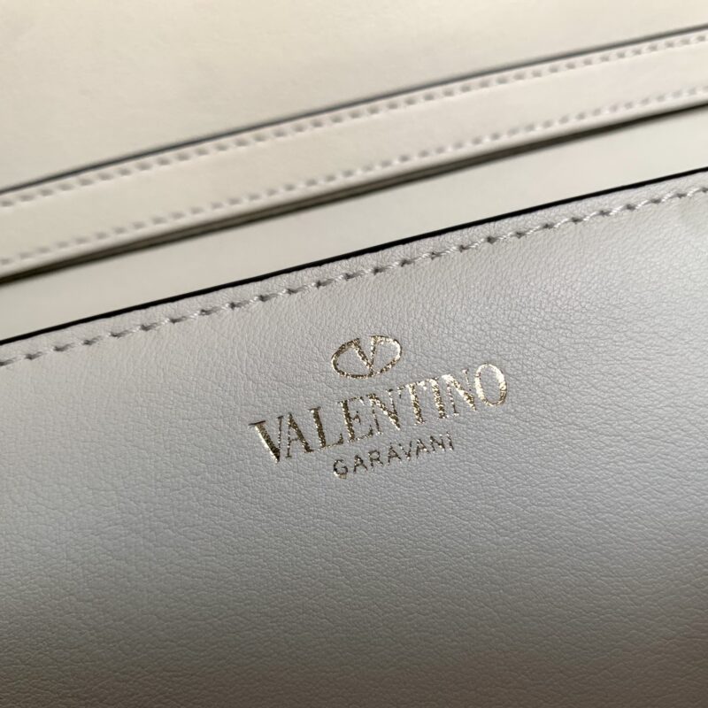 Valentino Garavani Locò Shoulder Bbag In Calfskin With Metallic VLogo-27*13*6CM - Image 8