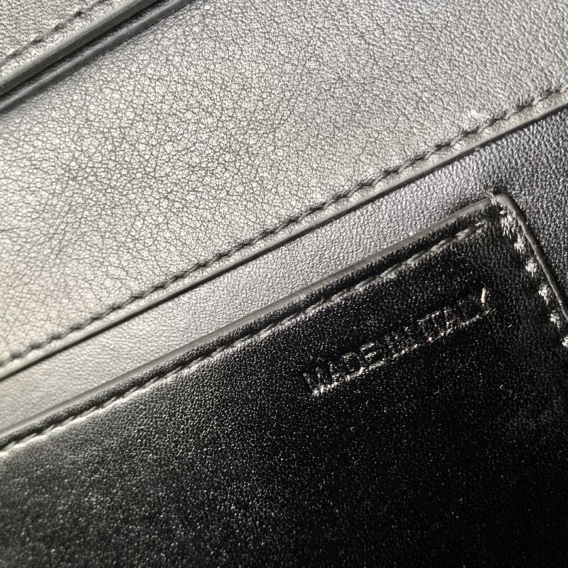 Valentino Garavani Locò Shoulder Bbag In Calfskin With Metallic VLogo-27*13*6CM - Image 8