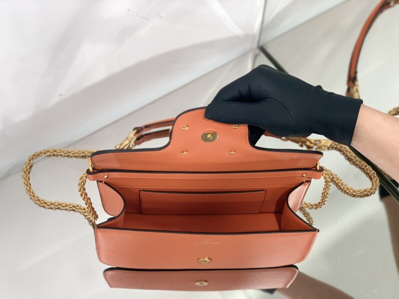 Valentino Garavani Locò Shoulder Bbag In Calfskin With Metallic VLogo-27*13*6CM - Image 3