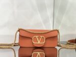 Valentino Garavani Locò Shoulder Bbag In Calfskin With Metallic VLogo-27*13*6CM
