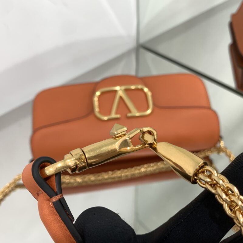 Valentino Garavani Locò Shoulder Bbag In Calfskin With Metallic VLogo-27*13*6CM - Image 8