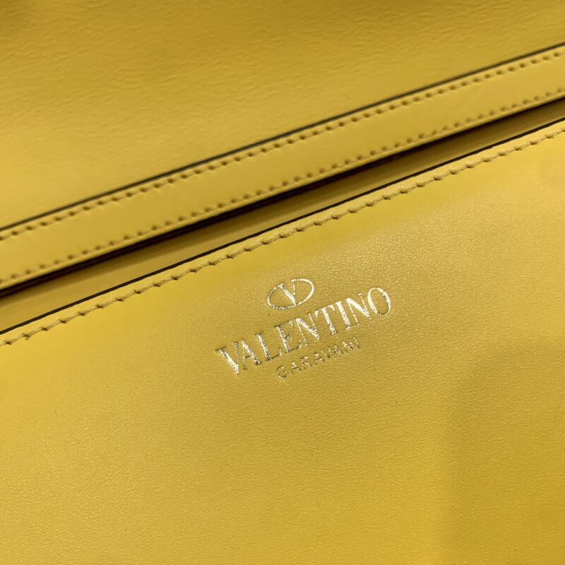 Valentino Garavani Locò Shoulder Bbag In Calfskin With Metallic VLogo-27*13*6CM - Image 7