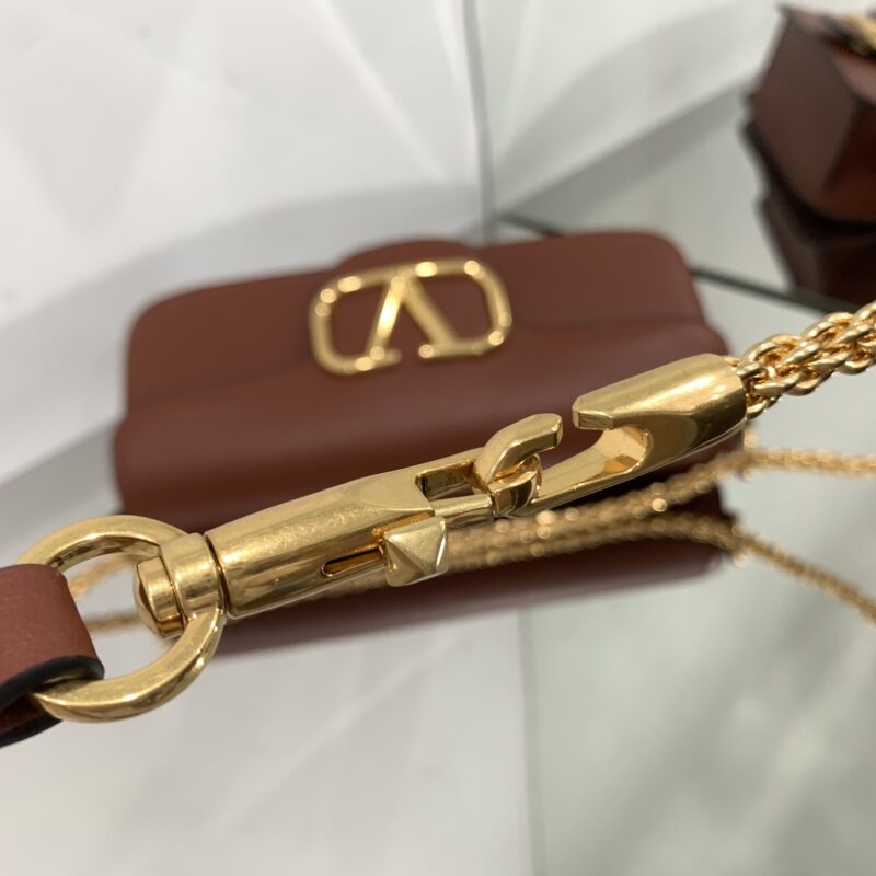 Valentino Garavani Locò Shoulder Bbag In Calfskin With Metallic VLogo-27*13*6CM - Image 7