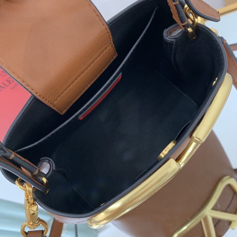 Valentino Garavani SuperVee Bag-20*19*12CM - Image 6