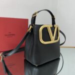 Valentino Garavani SuperVee Bag-20*19*12CM - Image 2
