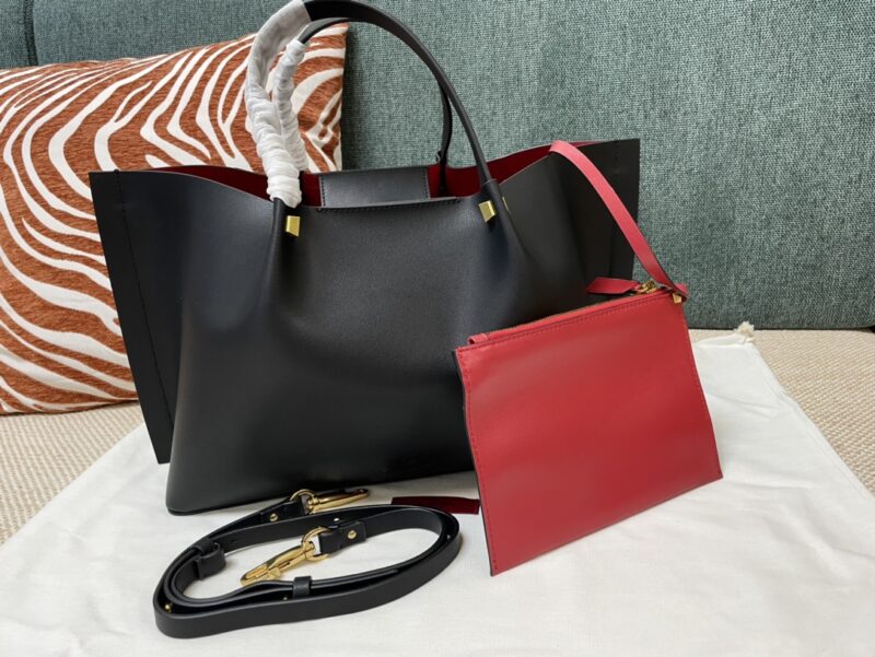 Valentino  Garavani Escape Handbags-31*25*15&41*25*18 CM - Image 4