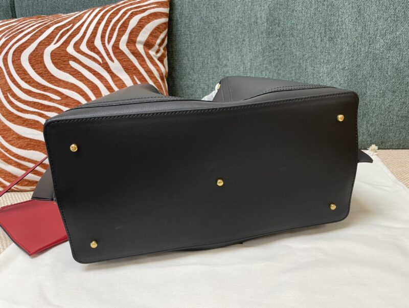 Valentino  Garavani Escape Handbags-31*25*15&41*25*18 CM - Image 5