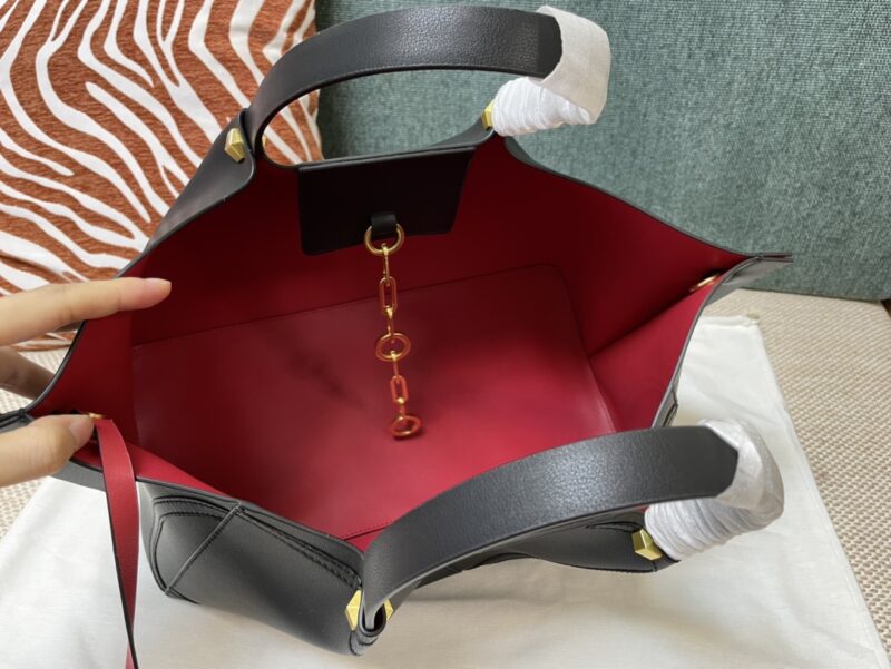 Valentino  Garavani Escape Handbags-31*25*15&41*25*18 CM - Image 7