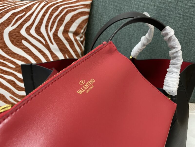 Valentino  Garavani Escape Handbags-31*25*15&41*25*18 CM - Image 9