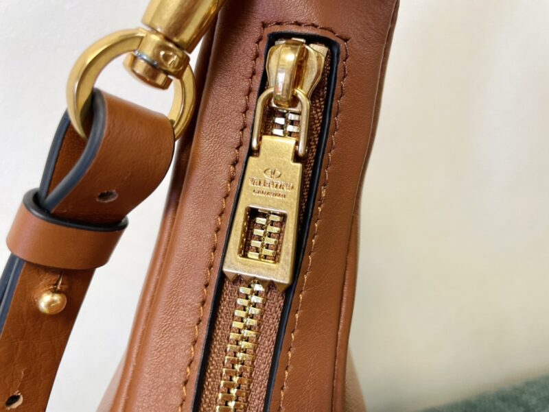 Valentino Garavani StudSign-26*30*7CM - Image 5