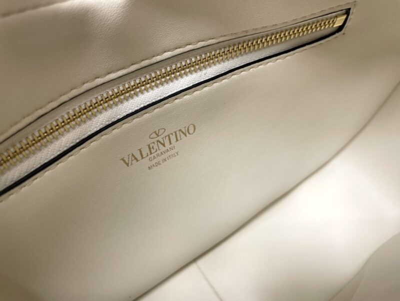 Valentino Garavani StudSign-26*30*7CM - Image 5