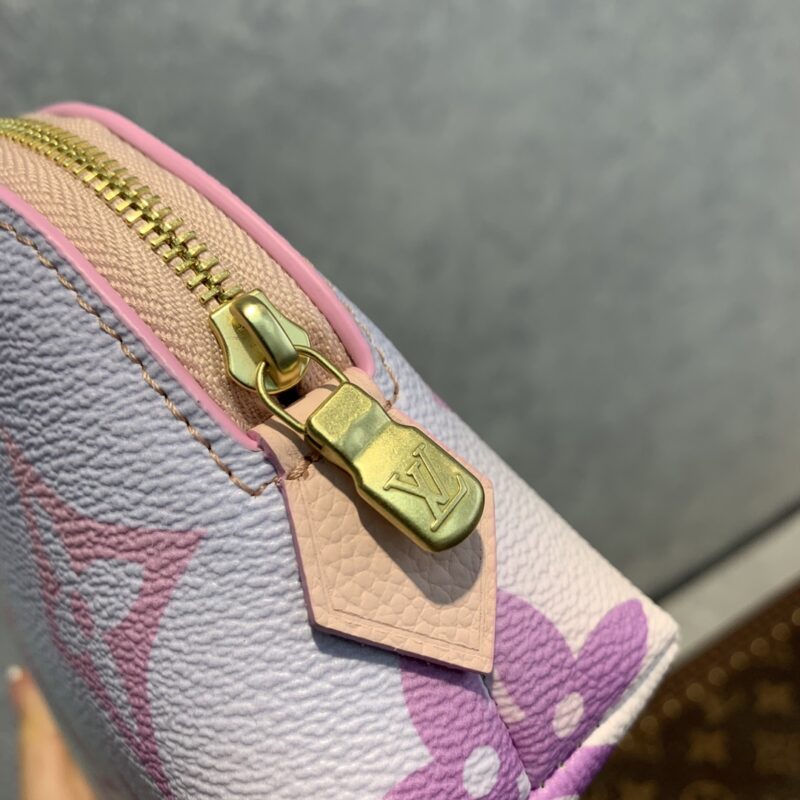 Louis Vuitton Cosmetic Bag-19*12*6CM - Image 5