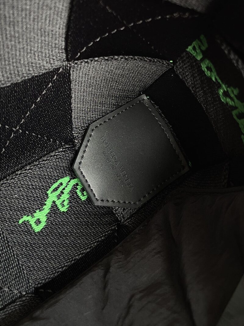 Bottega Veneta Webbing Crossbody Bag-25*15*5CM - Image 9