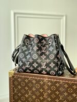 Louis Vuitton Bella Tote Bag-9 x 22 x 14CM