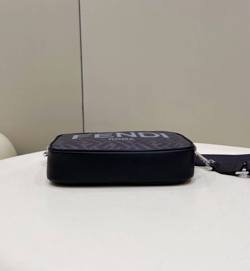 FendI Camera Bag-23.5x5x16CM - Image 4