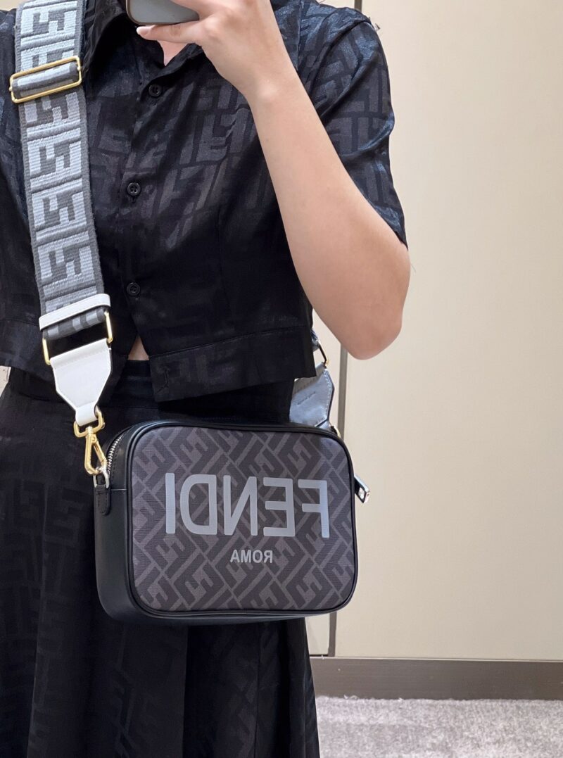 FendI Camera Bag-23.5x5x16CM - Image 14
