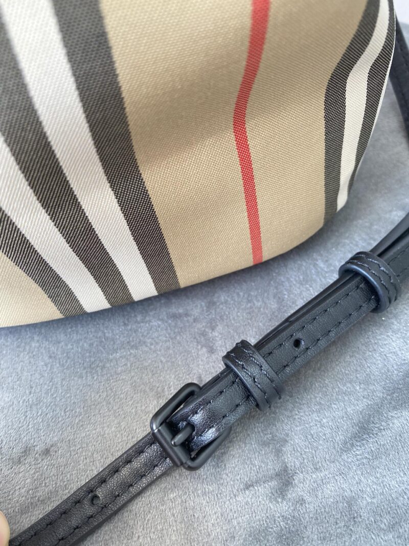 Burberry Bucket-18X19.5CM - Image 7