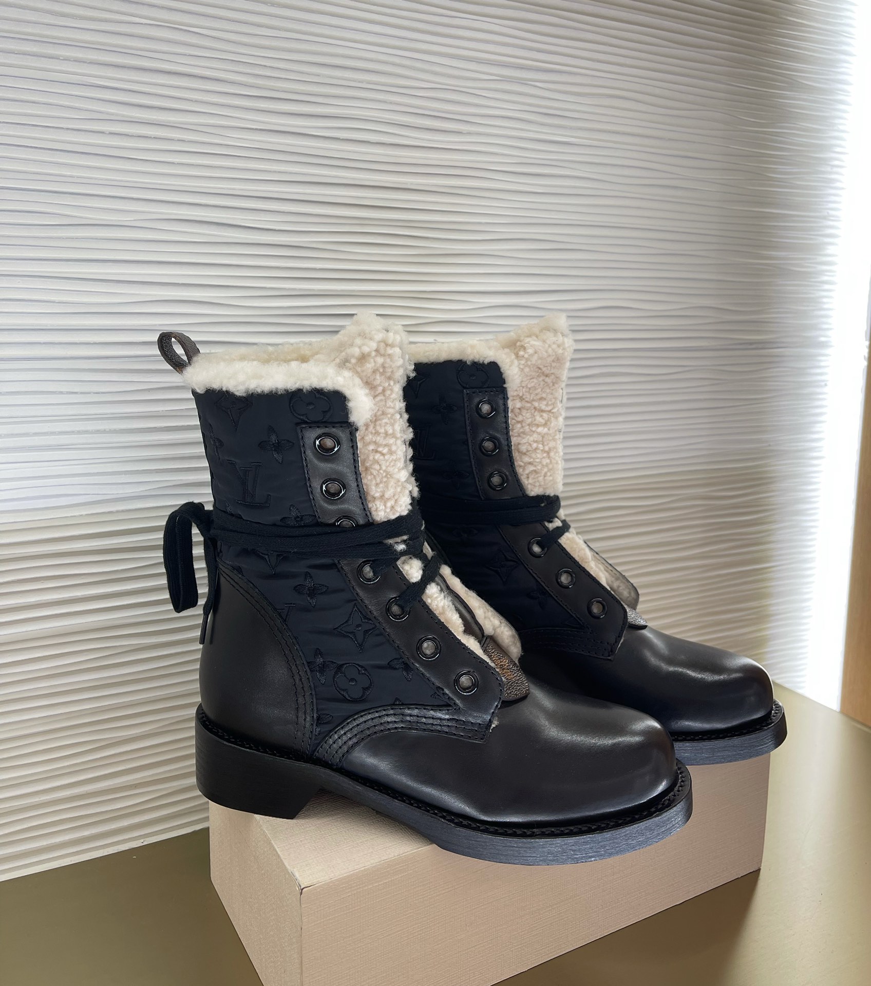 wsxc1667597980697_1.jpg Louis Vuitton Boots - Image 1