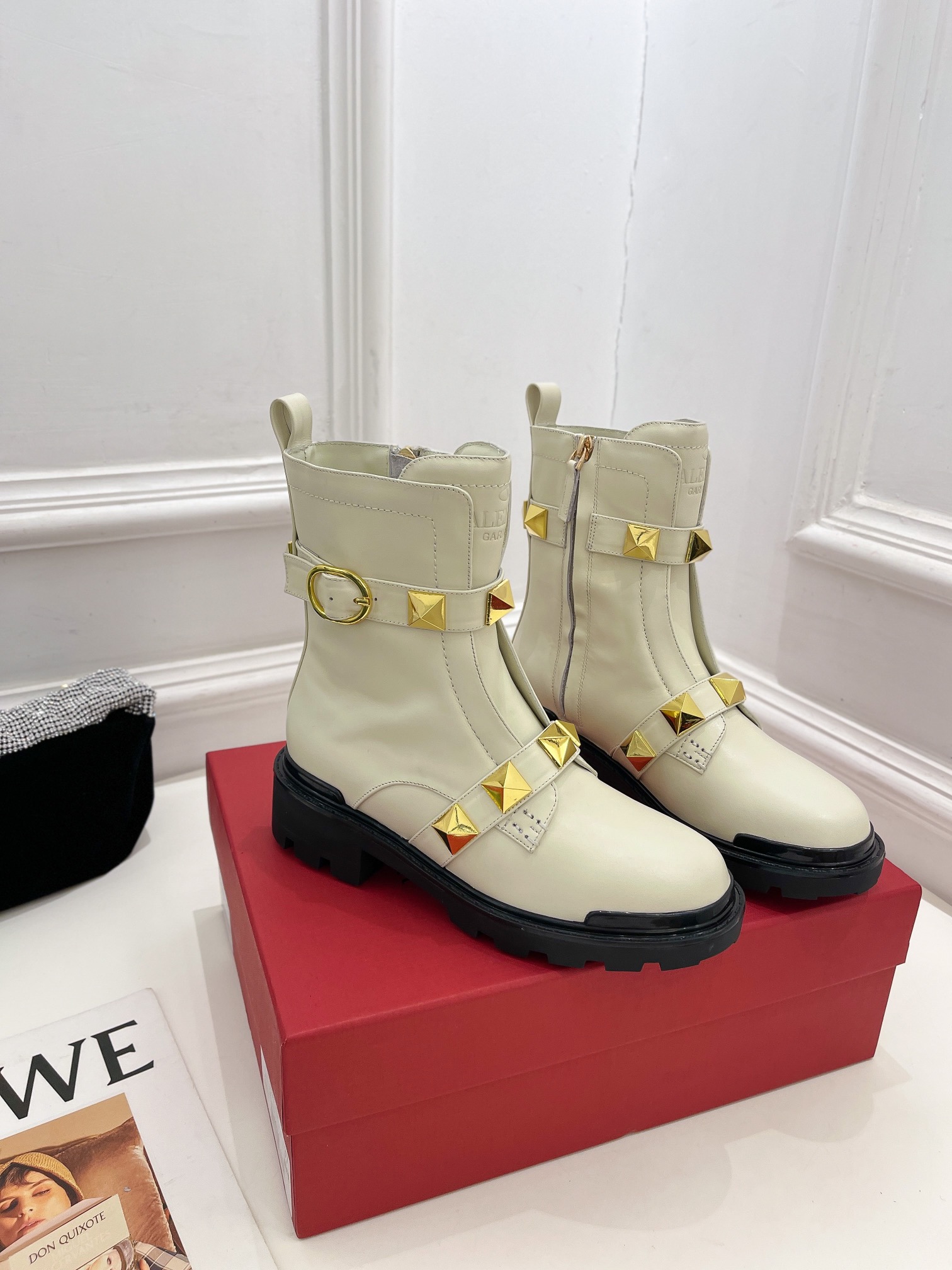 wsxc1668102395613_1.jpg Valentino Boots(EU35-41) - Image 1
