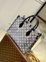 Louis Vuitton Onthego Handbag-35*27*14CM - Image 2