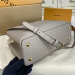 Louis Vuitton Capucines Handlebag - Image 4