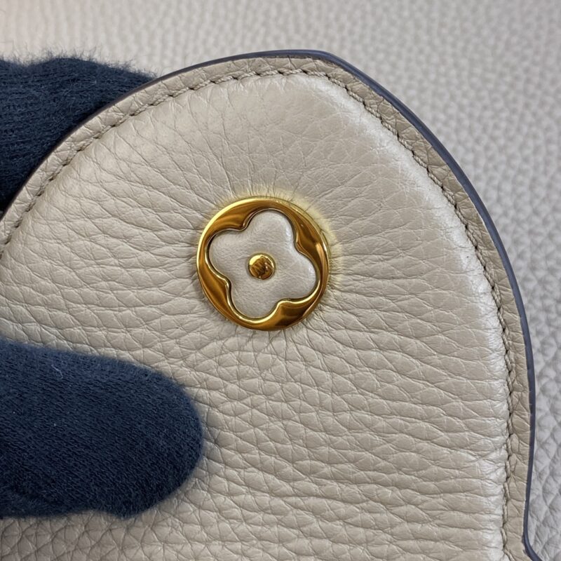 Louis Vuitton Capucines Handlebag - Image 8