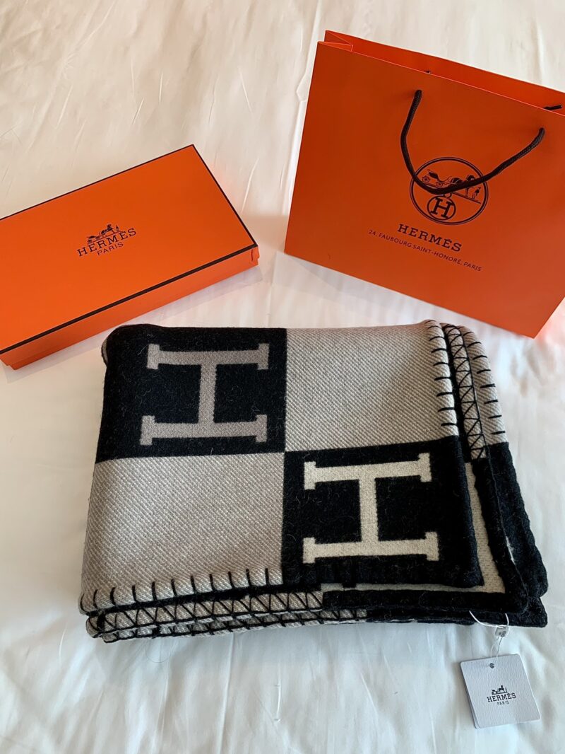 Hermes Blankets-170*135cm - Image 5