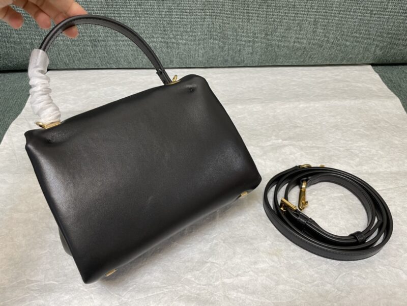 Valentin0 Valentino One Stud-20x13x8.5CM - Image 3