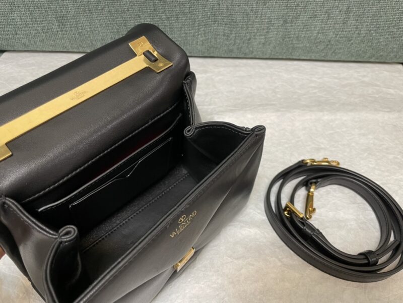 Valentin0 Valentino One Stud-20x13x8.5CM - Image 4