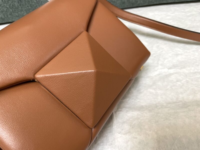 Valentin0 Valentino One Stud-20x13x8.5CM - Image 2