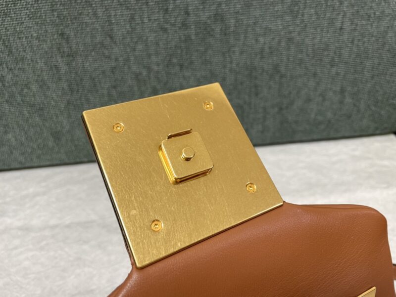 Valentin0 Valentino One Stud-20x13x8.5CM - Image 9