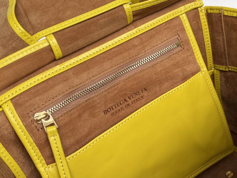 Bottega Veneta Arco Bag-23x21X9CM - Image 8