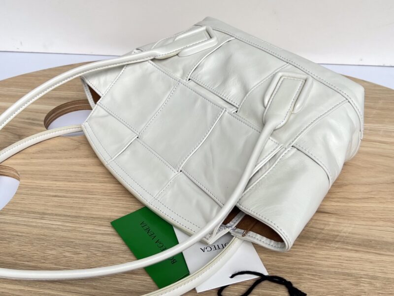 Bottega Veneta Arco Bag-23x21X9CM - Image 3