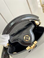 Louis Vuitton Mini Capucines Handlebag-21*14*8CM - Image 4