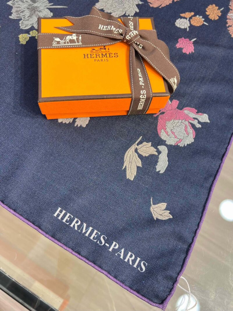 Hermes Shawls-140*140cm - Image 3