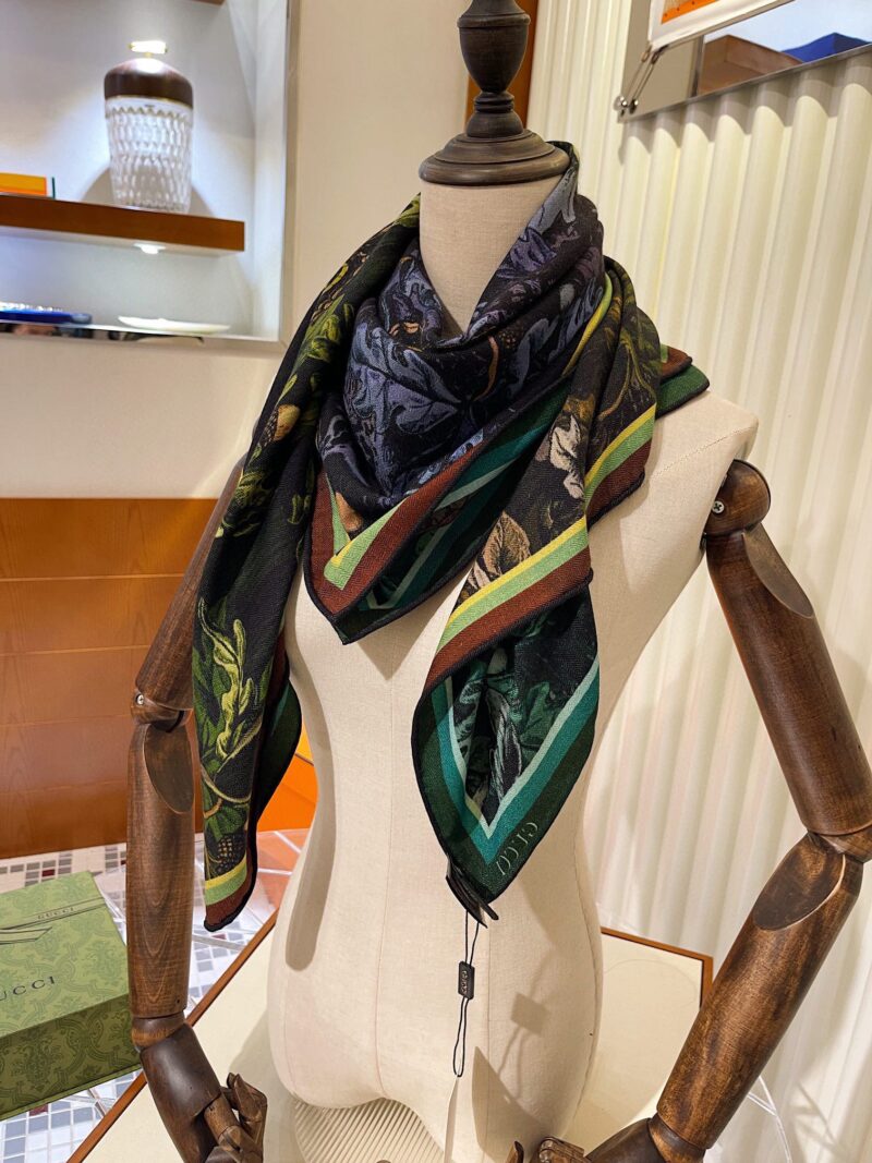 Gucci Shawls-110*110cm - Image 8