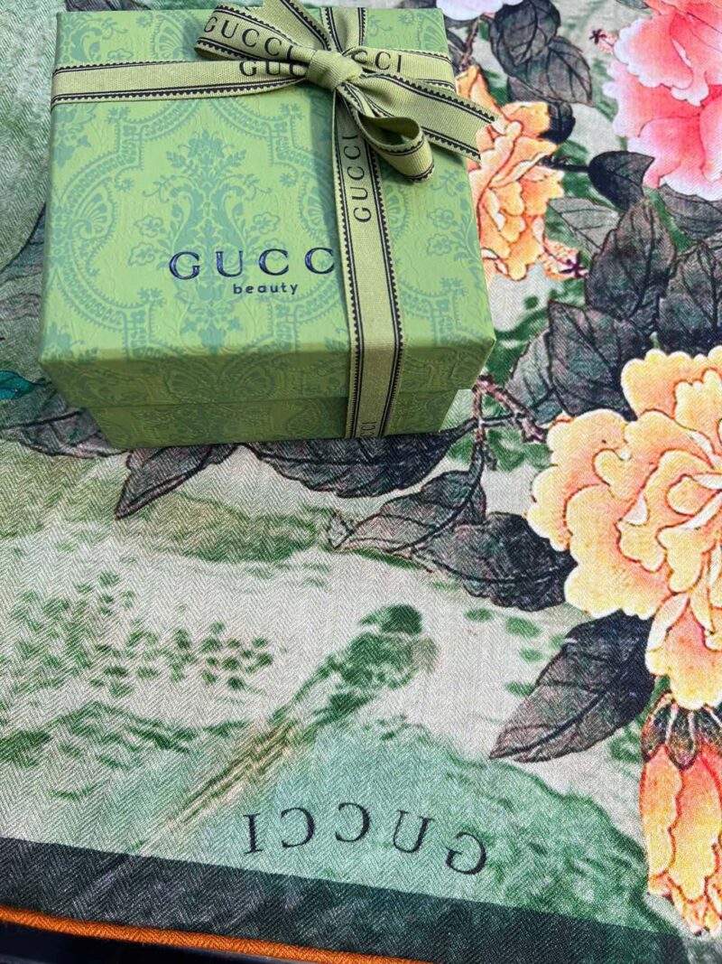 Gucci Shawls-140*140cm - Image 3