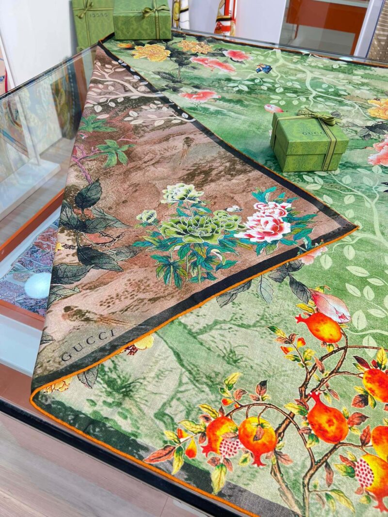 Gucci Shawls-140*140cm - Image 4