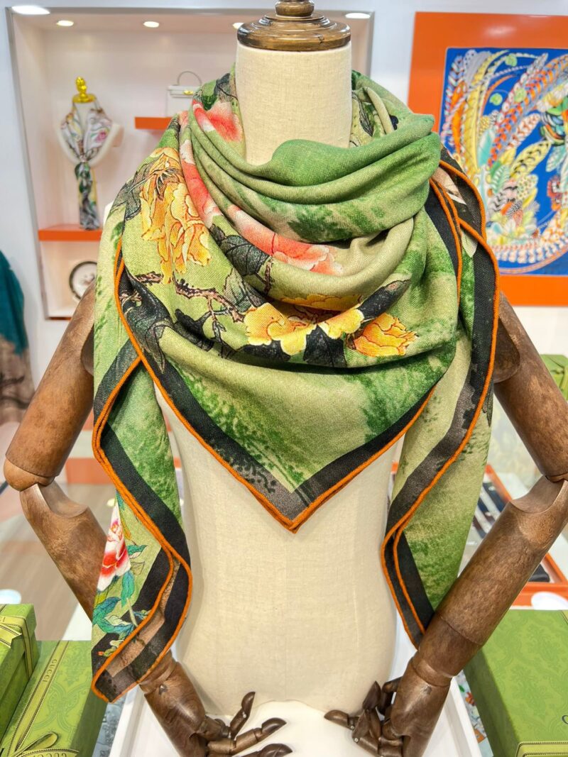 Gucci Shawls-140*140cm - Image 7
