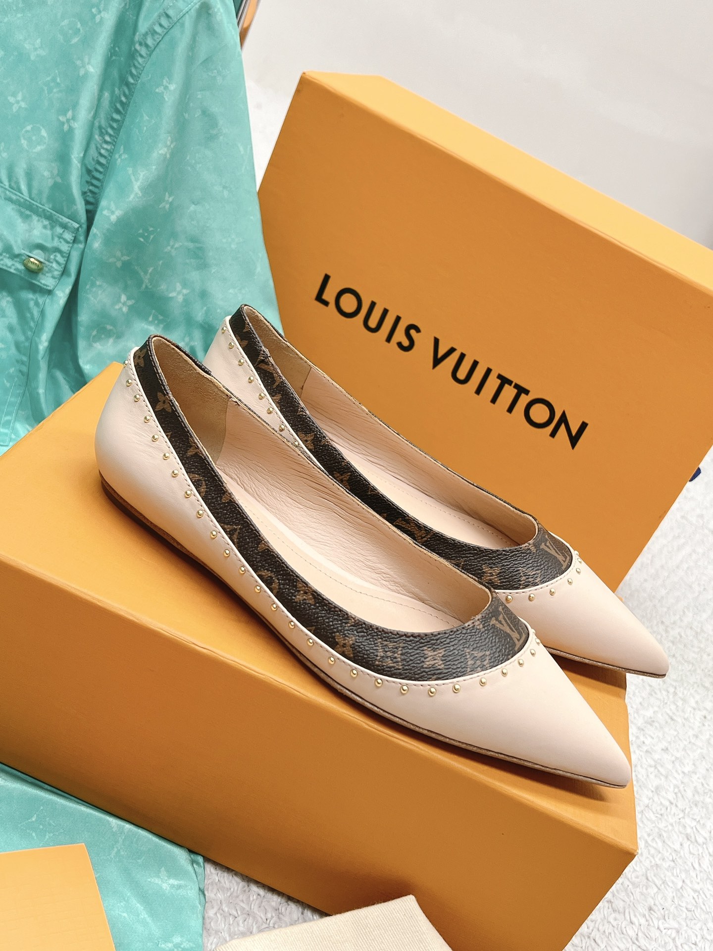 wsxc1672323622966_4.jpg Louis Vuitton Heel - Image 1