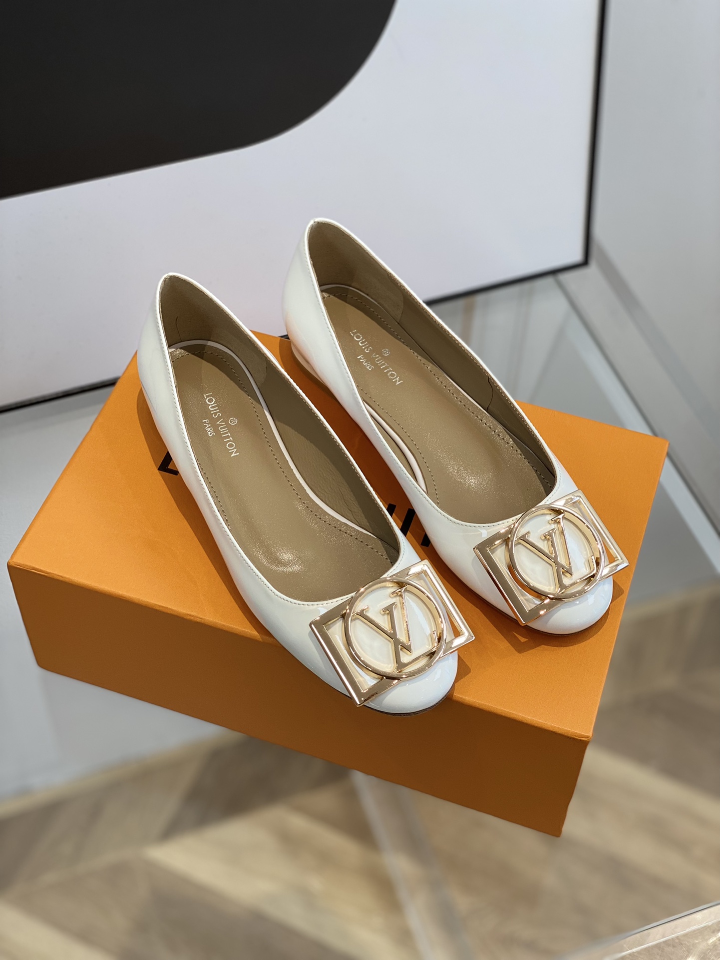 wsxc1672324653828_2.jpg Louis Vuitton Pumps - Image 1