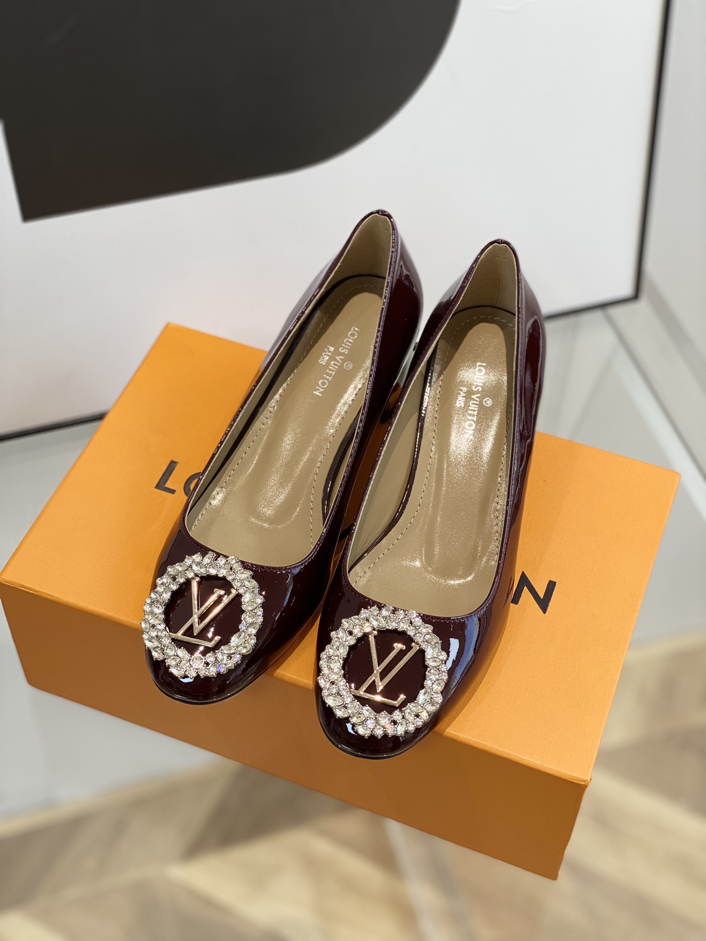wsxc1672325366574_0.jpg Louis Vuitton Pumps - Image 1