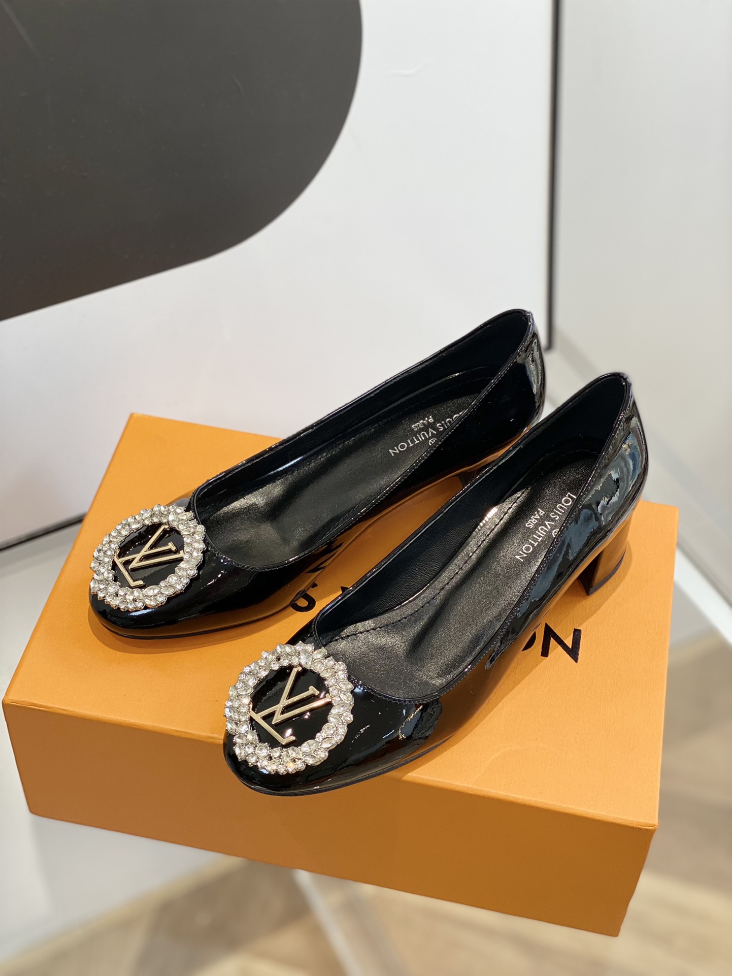 wsxc1672325381919_1.jpg Louis Vuitton Pumps - Image 1