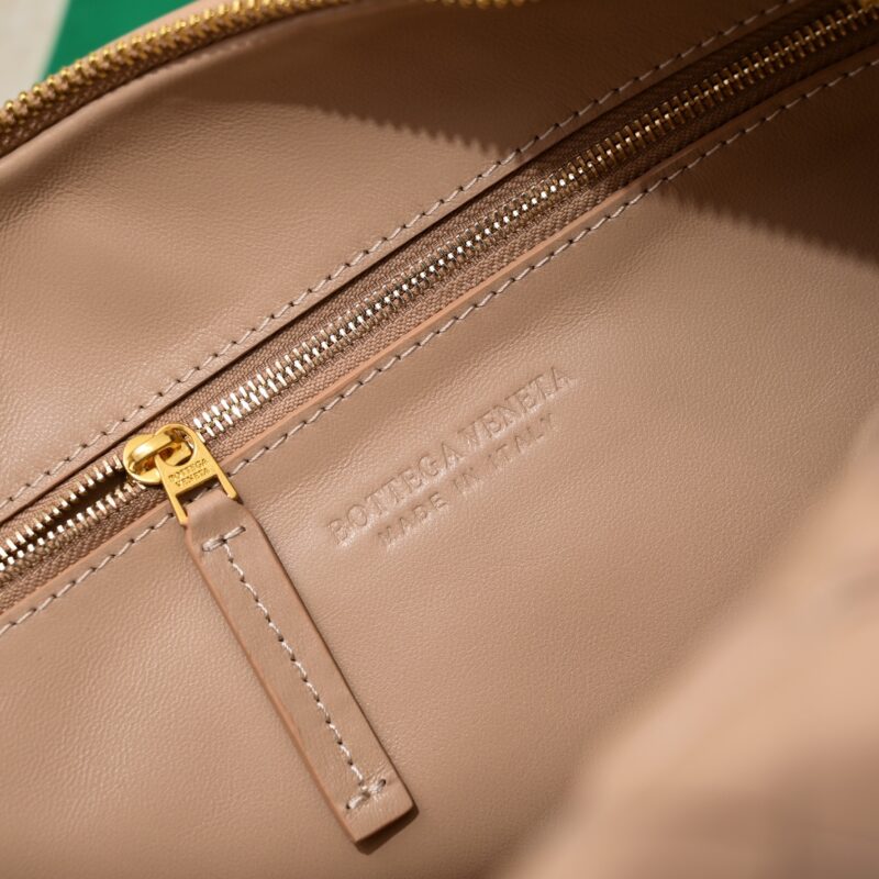 Bottega Veneta Jodie Hobo-40*48*16CM - Image 8