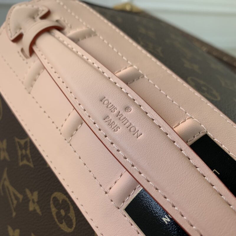 Louis Vuitton Book Chain Wallet-20 x 14 x 4CM - Image 4