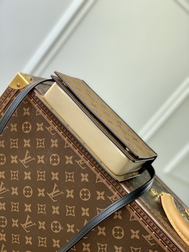 Louis Vuitton Book Chain Wallet-20 x 14 x 4CM - Image 4
