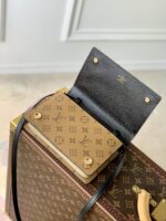Louis Vuitton Book Chain Wallet-20 x 14 x 4CM - Image 5