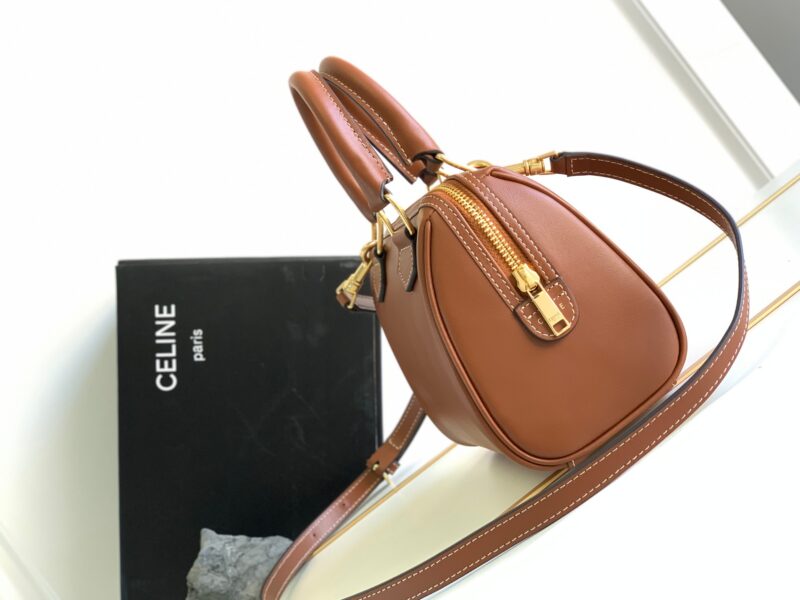Celina 2023SS Cuir Triomphe Bag-19.5 X 14 X 7CM - Image 2