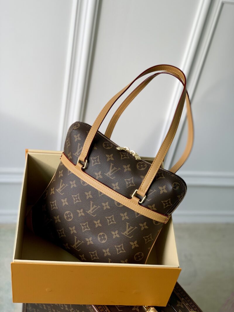 Louis Vuitton Vintage Coussin Bag-26×27CM - Image 9