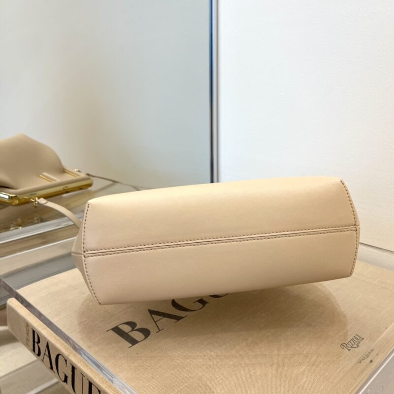 Fendi  First Bag-26*18*9.CM - Image 8